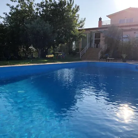 Сasa de vacaciones One Bedroom Bungalow With Shared Pool Enclosed Garden And Wifi At Silves