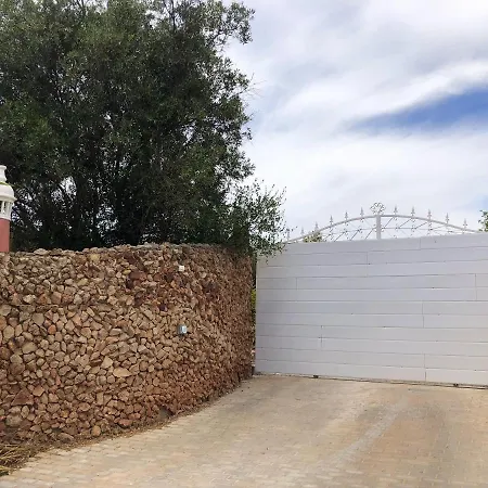 One Bedroom Bungalow With Shared Pool Enclosed Garden And Wifi At Сasa de vacaciones Silves