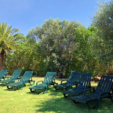 One Bedroom Bungalow With Shared Pool Enclosed Garden And Wifi At